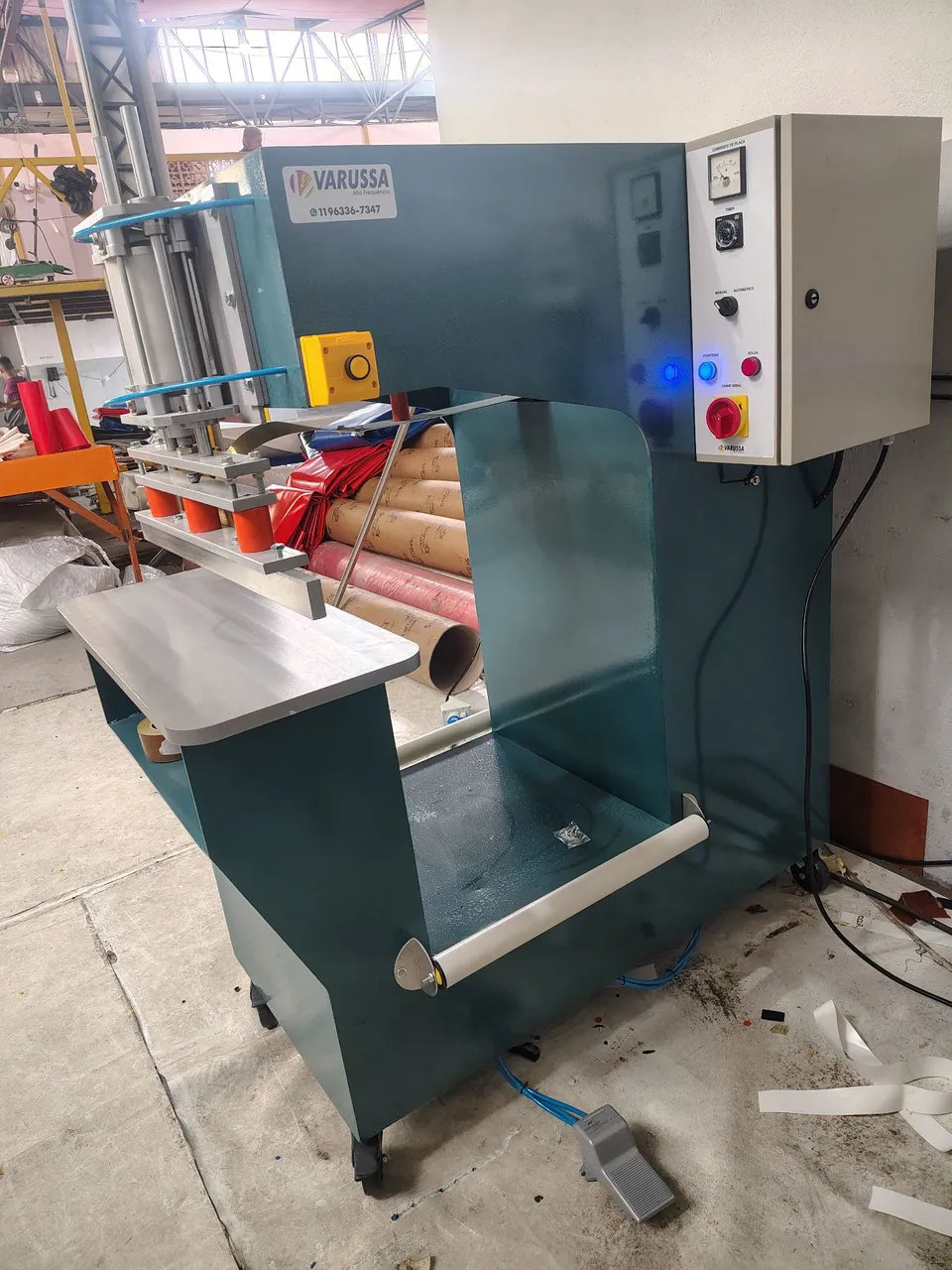 Máquina de Corte e Solda Varussa