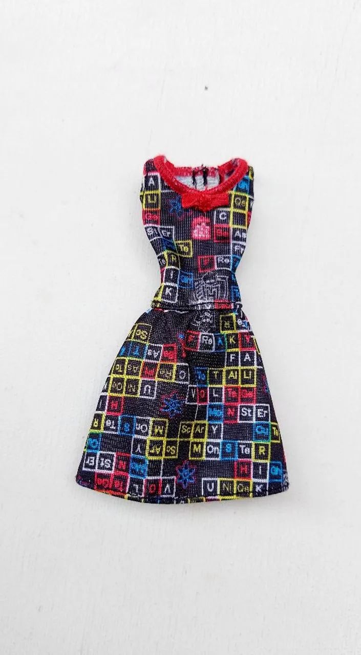 Boneca Monster High (vestido Ghoulia)