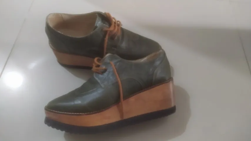 Sapato Anabela couro 36
