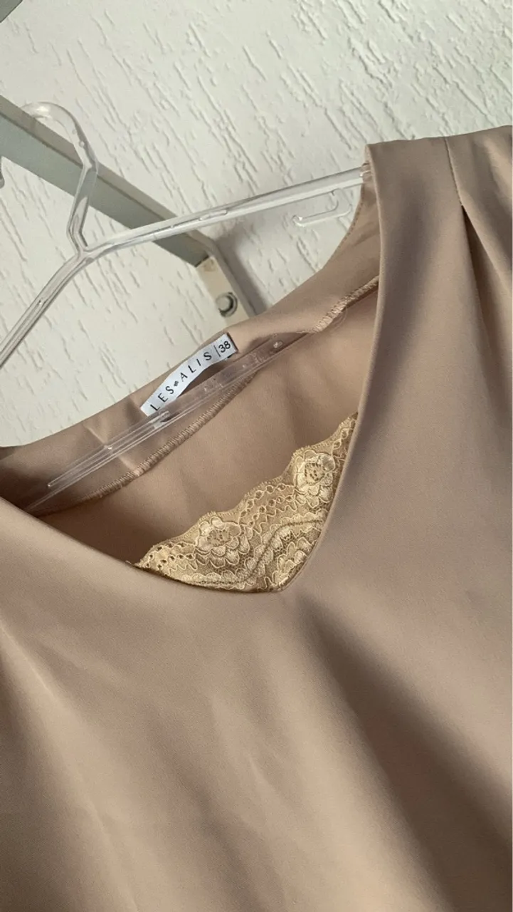 Blusa Bege com Renda