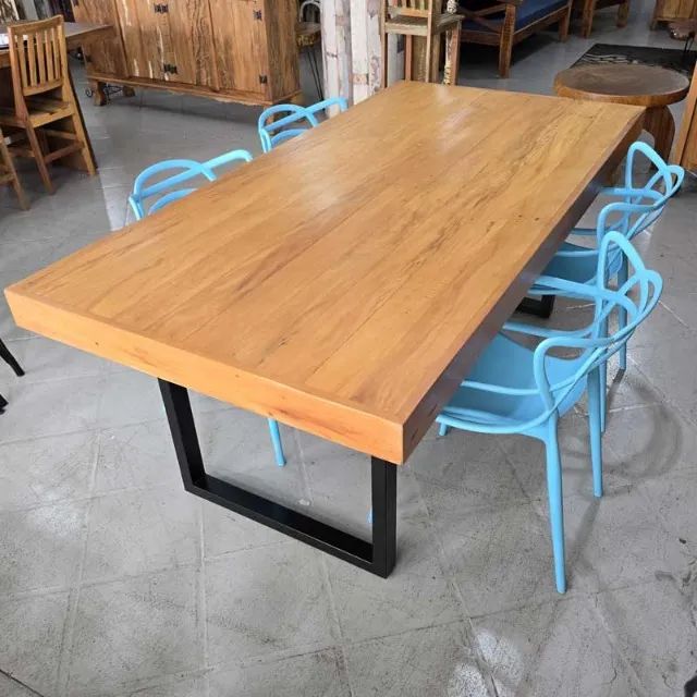 Mesa Com Tampo Peroba Rosa Pé De Ferro Pintura Eletrostática
