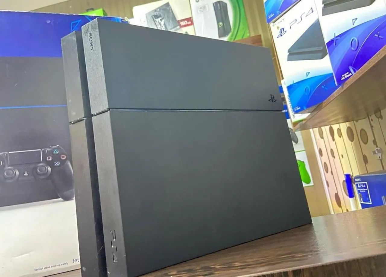 PS4 semi novo na caixa e garantia 