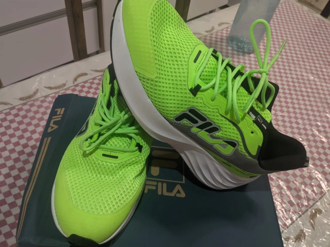 Tênis Fila Neon - Conforto e Estilo para seus treinos!