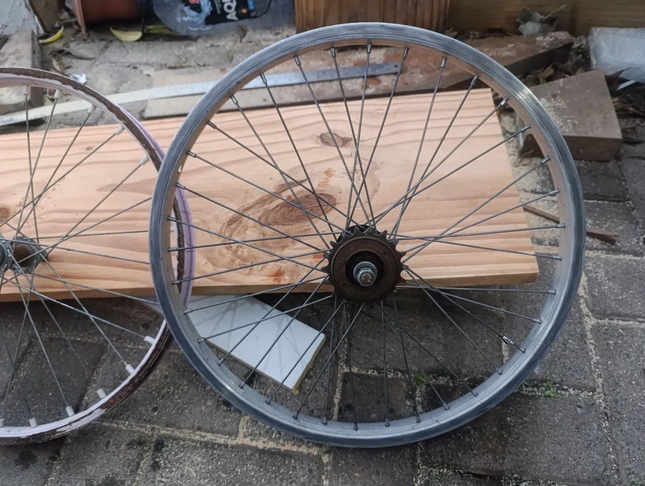 Aros 20 roda dianteira e traseira vai com pneus. - Foto 2
