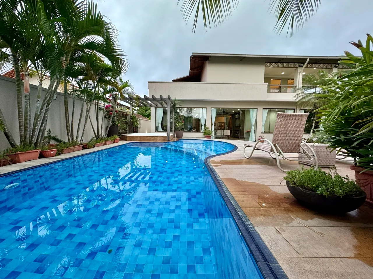 Jardim Europa, Ponta Negra, Casa com 550m2 de área, 4 suítes