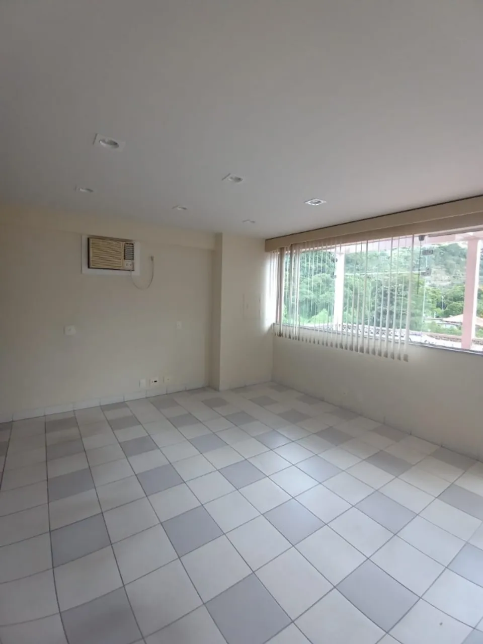 Excelente sala para locação em Itaipava Petrópolis