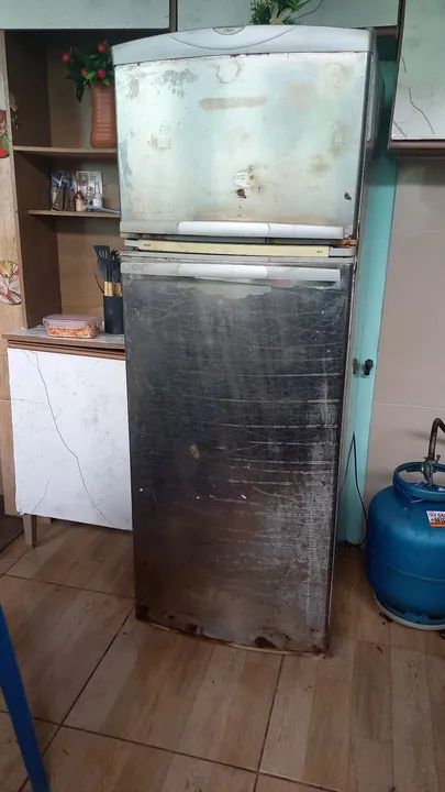 Geladeira Electrolux  em ótimo  estado para venda 500