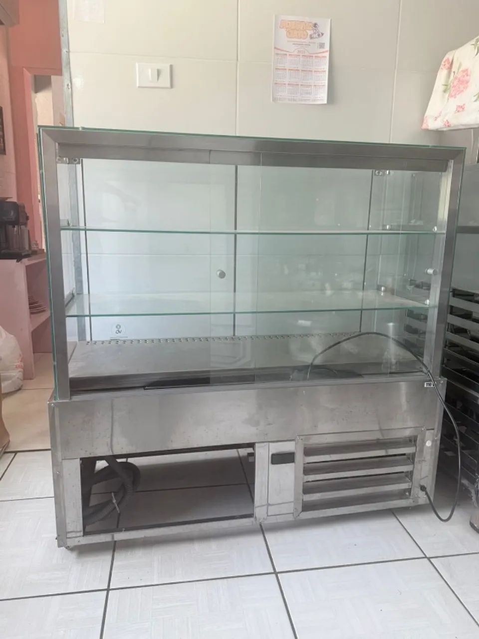 Vitrine Expositora Refrigerada Para Bolos E Doces 1,20 Metro  - Foto 5