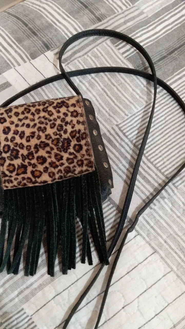 Bolsa de ombro feminina com franjas