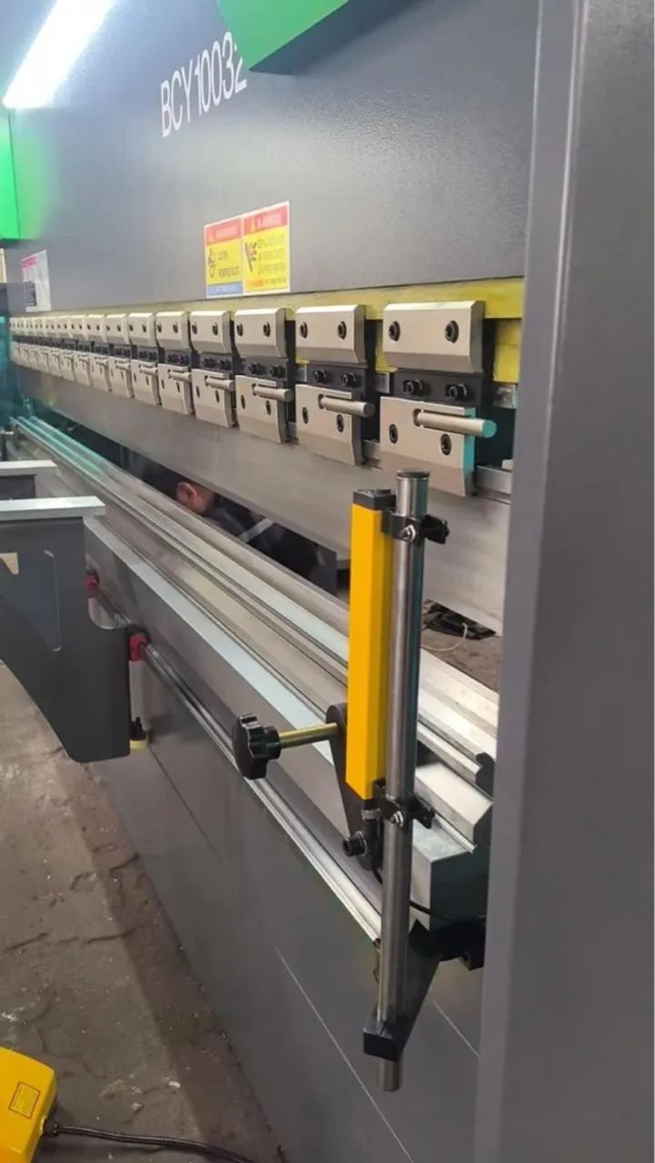 Dobradeira industrial de 100T 3200mm - Foto 3