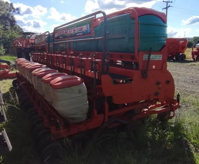 Plantadeira Planti Center - Terraçus 13000, 13 Linhas Pantográfica, Sem Facão. Fab 2012