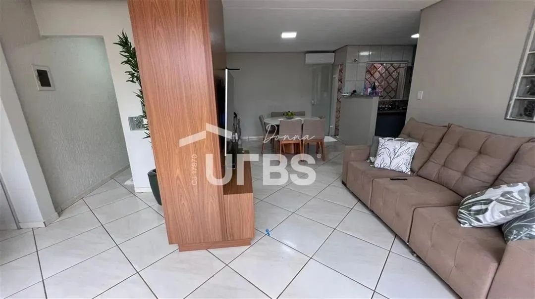 Vendo - Casa Térrea de rua em Avenida no Jardim América, com piscina - Foto 4