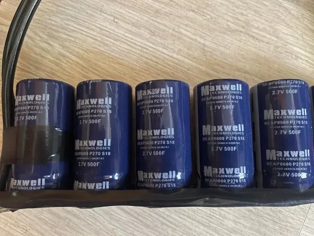 Banco de Capacitores Maxwell 16V 83F - Foto 2