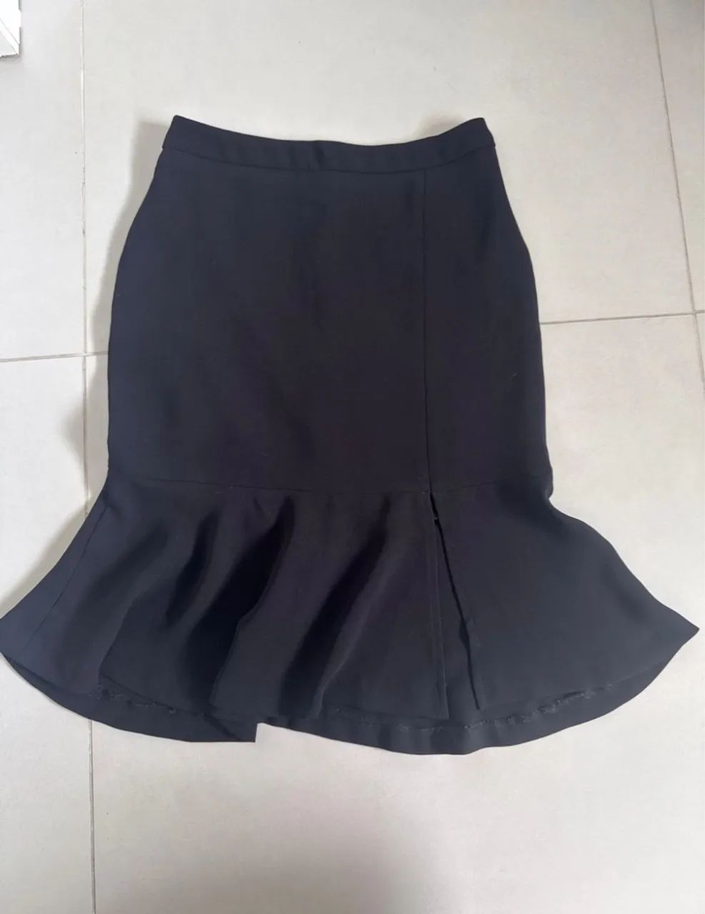 Saia preta com fenda e babado Zara - Foto 3