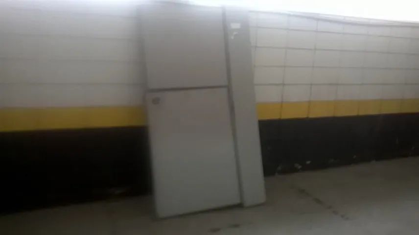 Warehouse-Style Counter Door Leaf