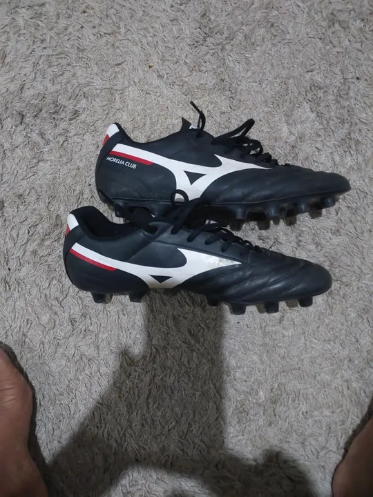 Chuteiras Mizuno Morelia Club - Tamanho 43. Pouco usada. Retirada em Pau da Lima