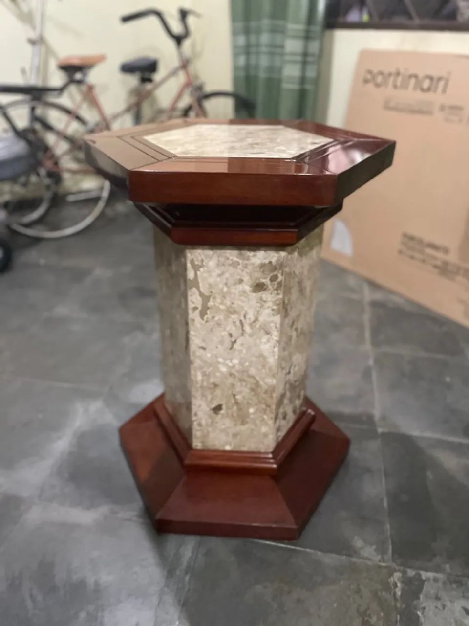 Mesa de Jantar de Vidro com base em Travertino + 4 Cadeiras - Foto 4