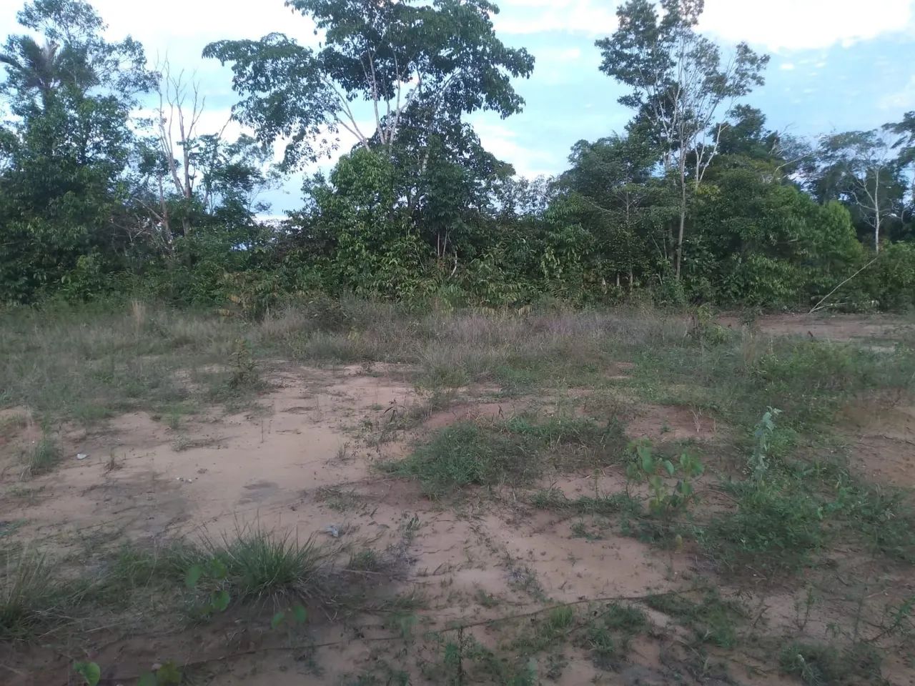 Vendo ou troco em carro terreno no Tarumã medindo 8x20.