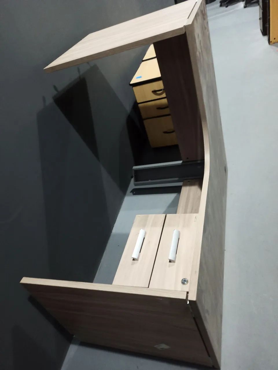 Mesa de Escritório com Gaveteiro
