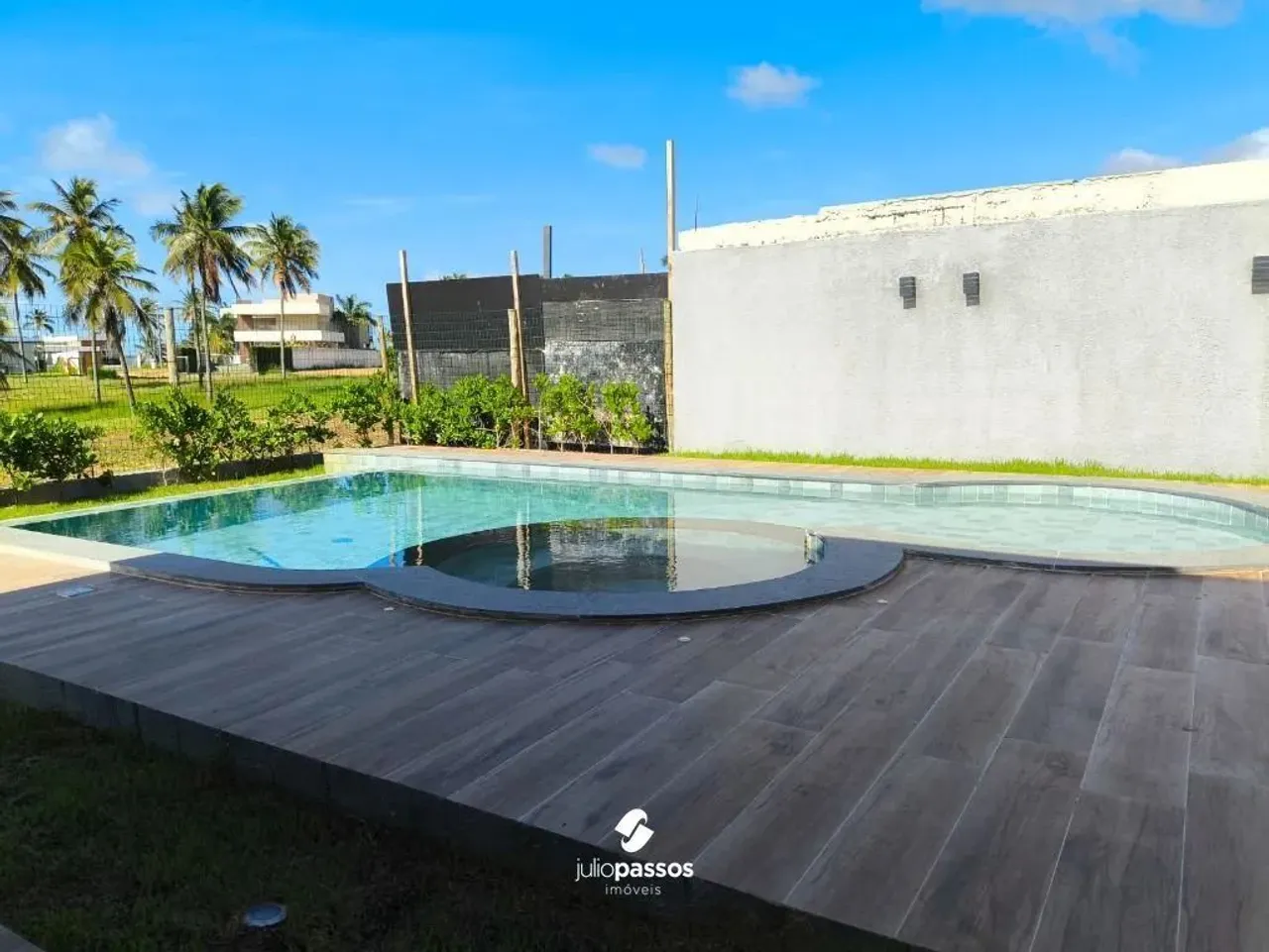 Casa à venda no Condomínio Damha com 370m² de área construída, e 617m² de área