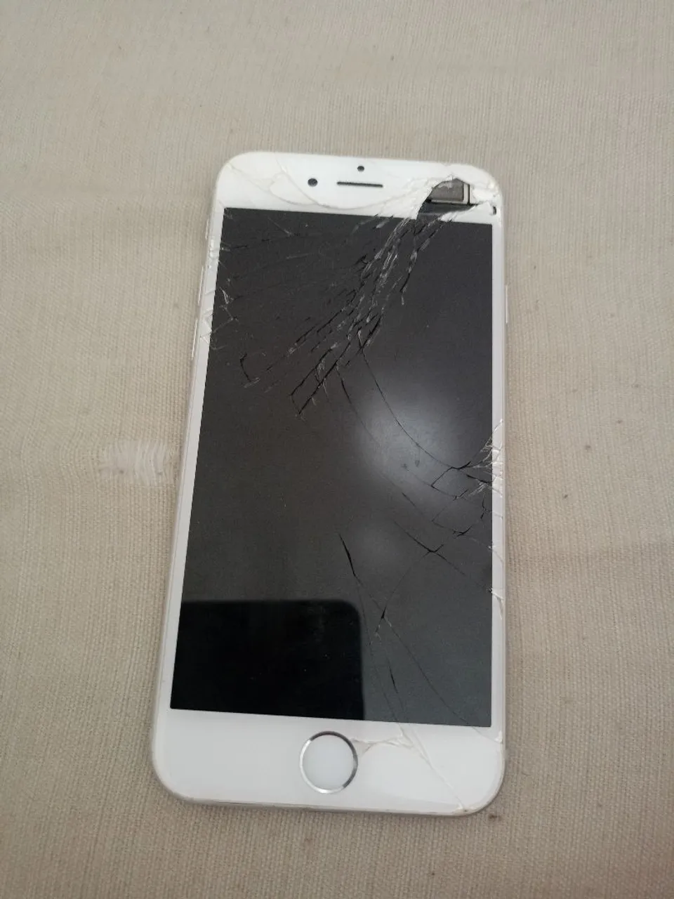 iphone com tela quebrada