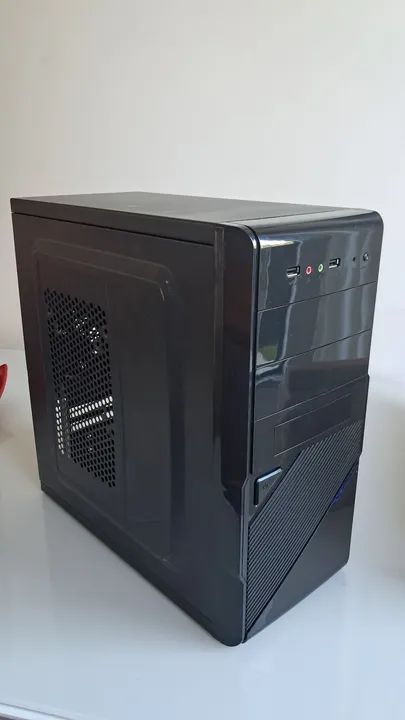 CPU Intel Core i3 4GB RAM para trabalhar.