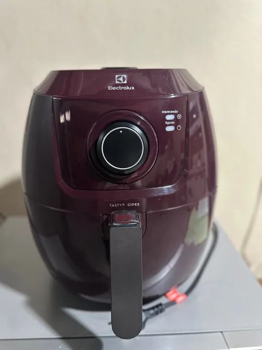 Fritadeira Elétrica sem Óleo/Air Fryer Electrolux vinho super conservada  - Foto 3