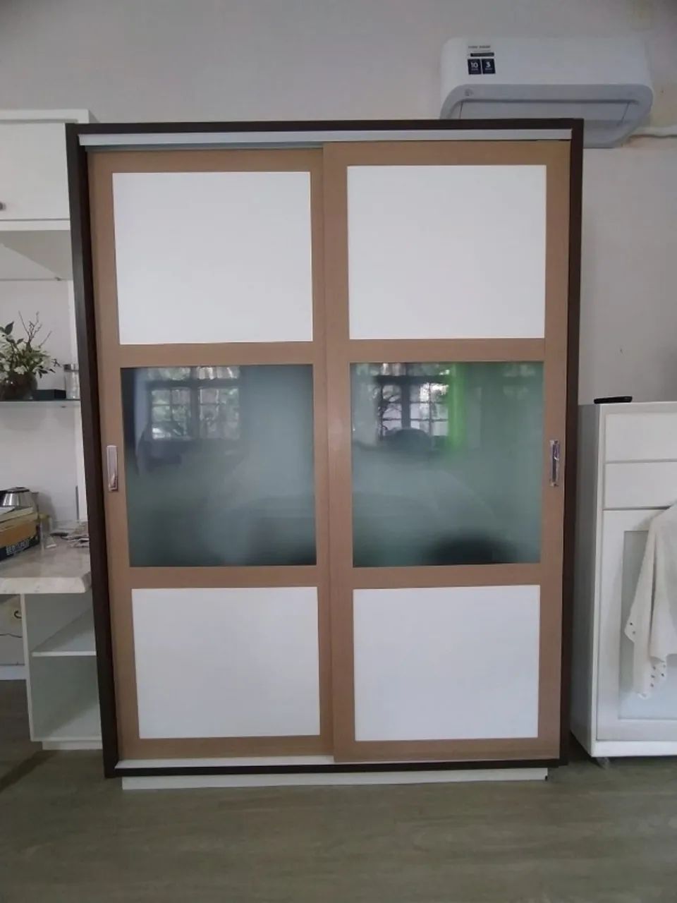 Armário Cabideiro Grande com 2 Portas de Correr - Foto 3