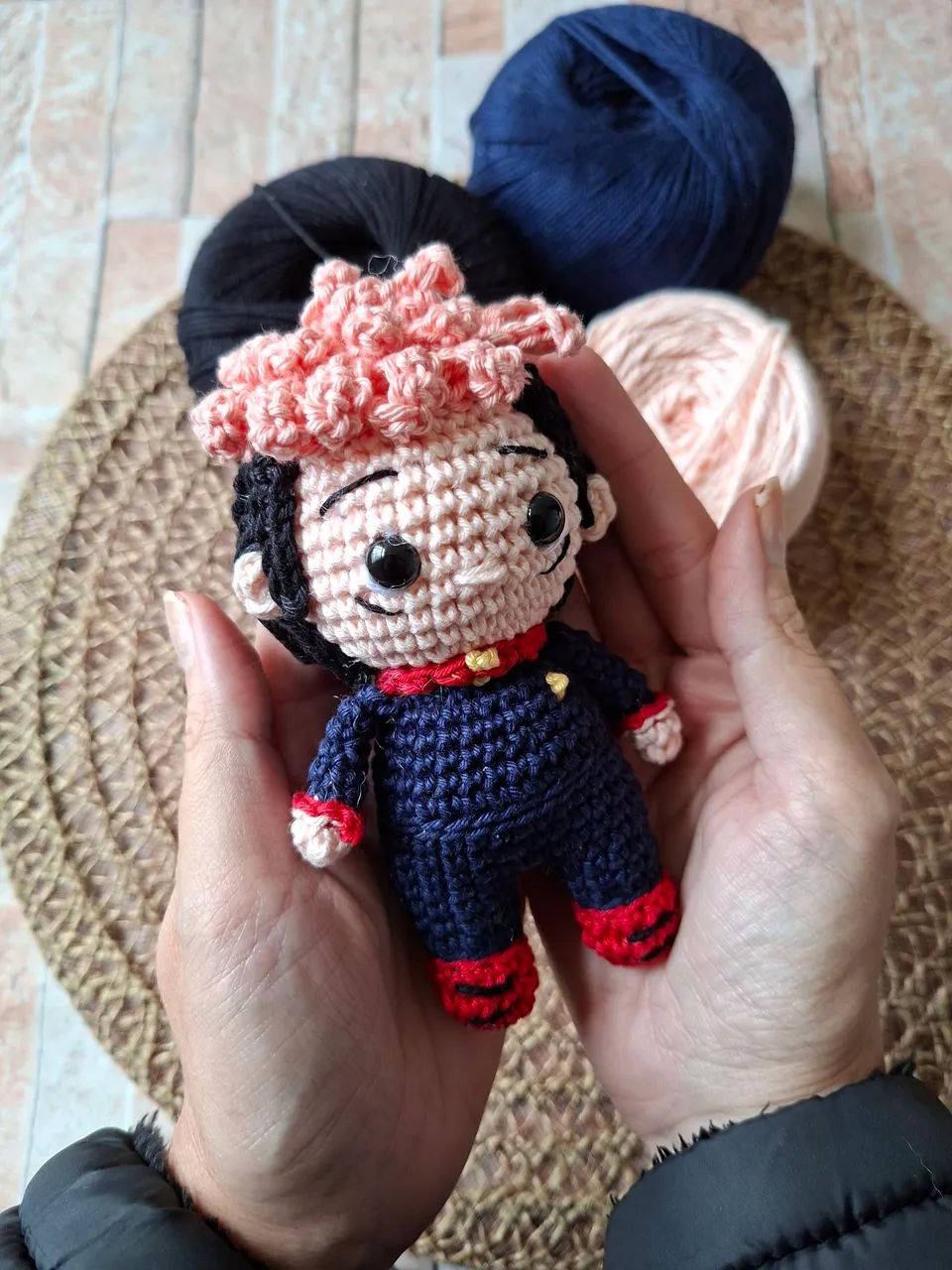 Yuji Itadori de crochê amigurumi  - Foto 2