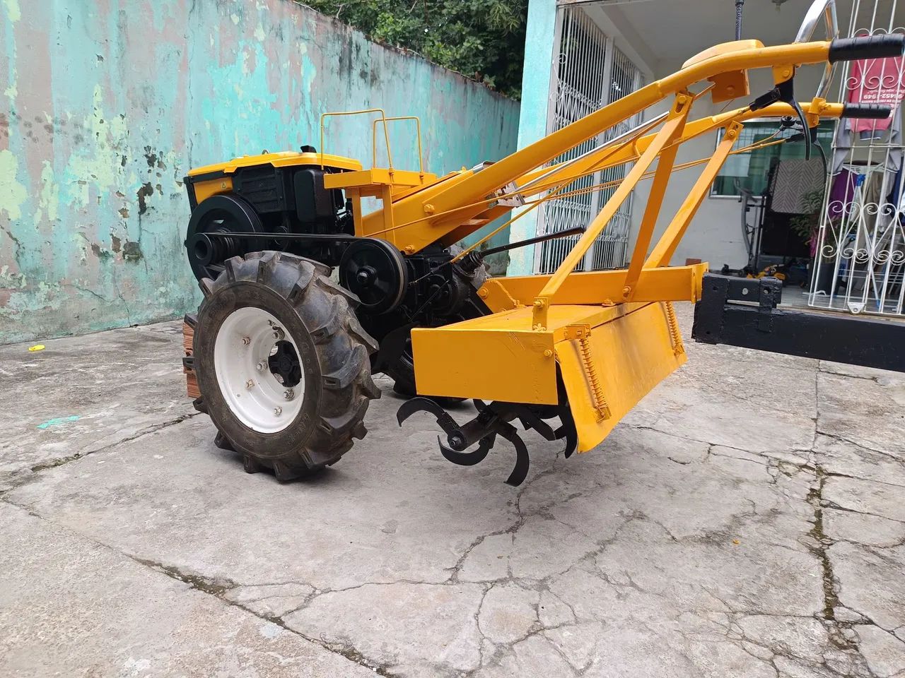 Microtrator 13hp a Diesel com Carreta 