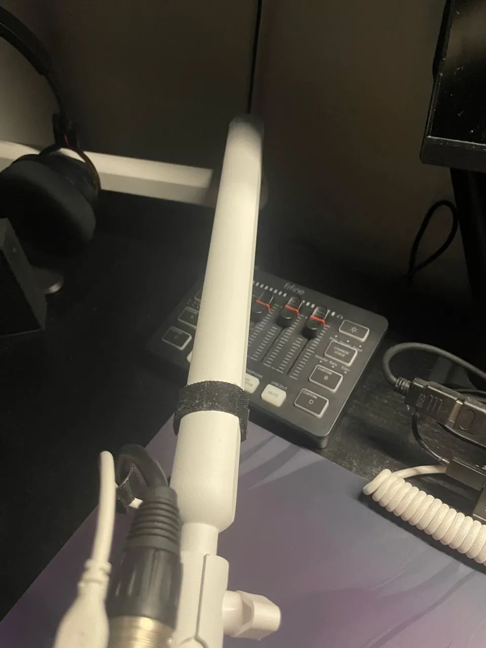 Microfone Fifine k688 e braço articulado fifine - Foto 4