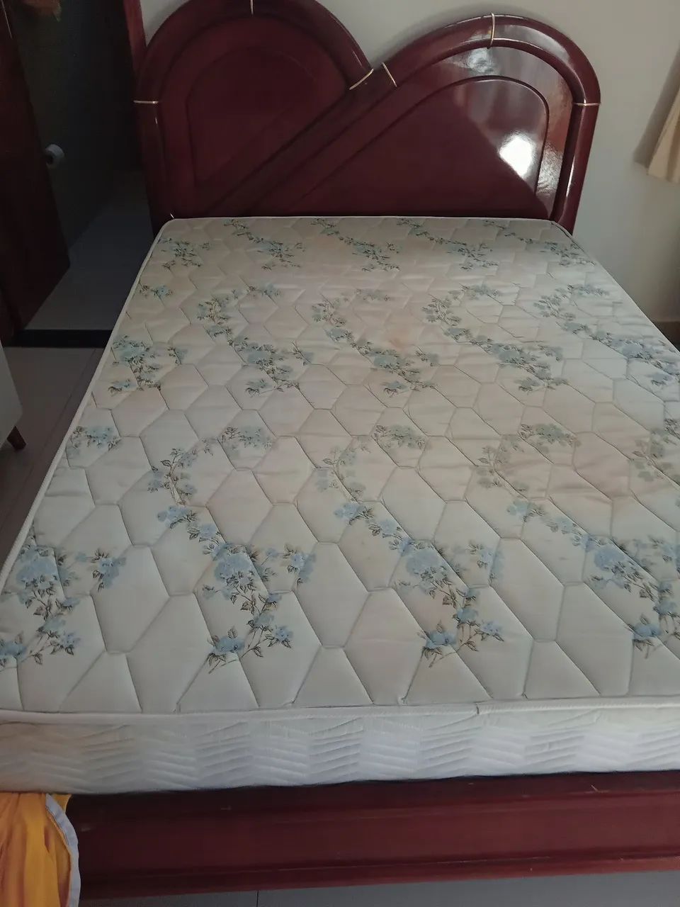 Cama e colchão 