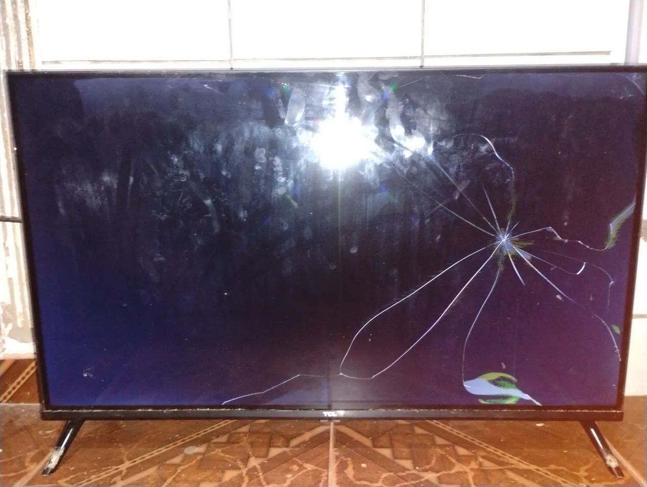 Televisão TCL 32 polegadas para retirada de pessas
