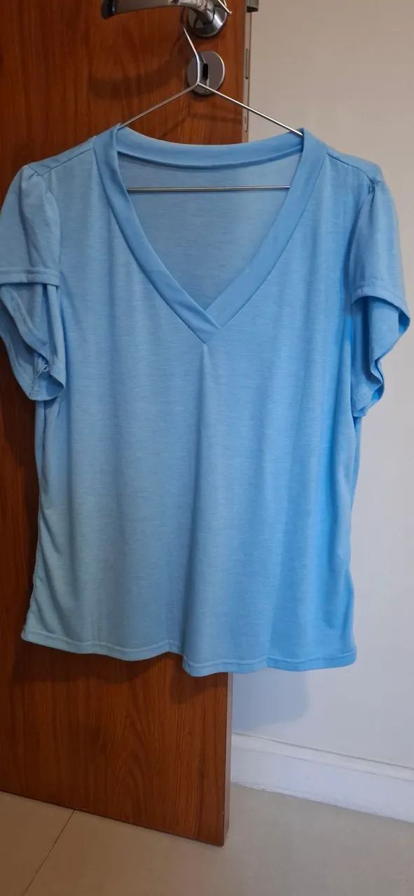 Blusa Feminina De Manga Curta E Gola V  - Foto 5