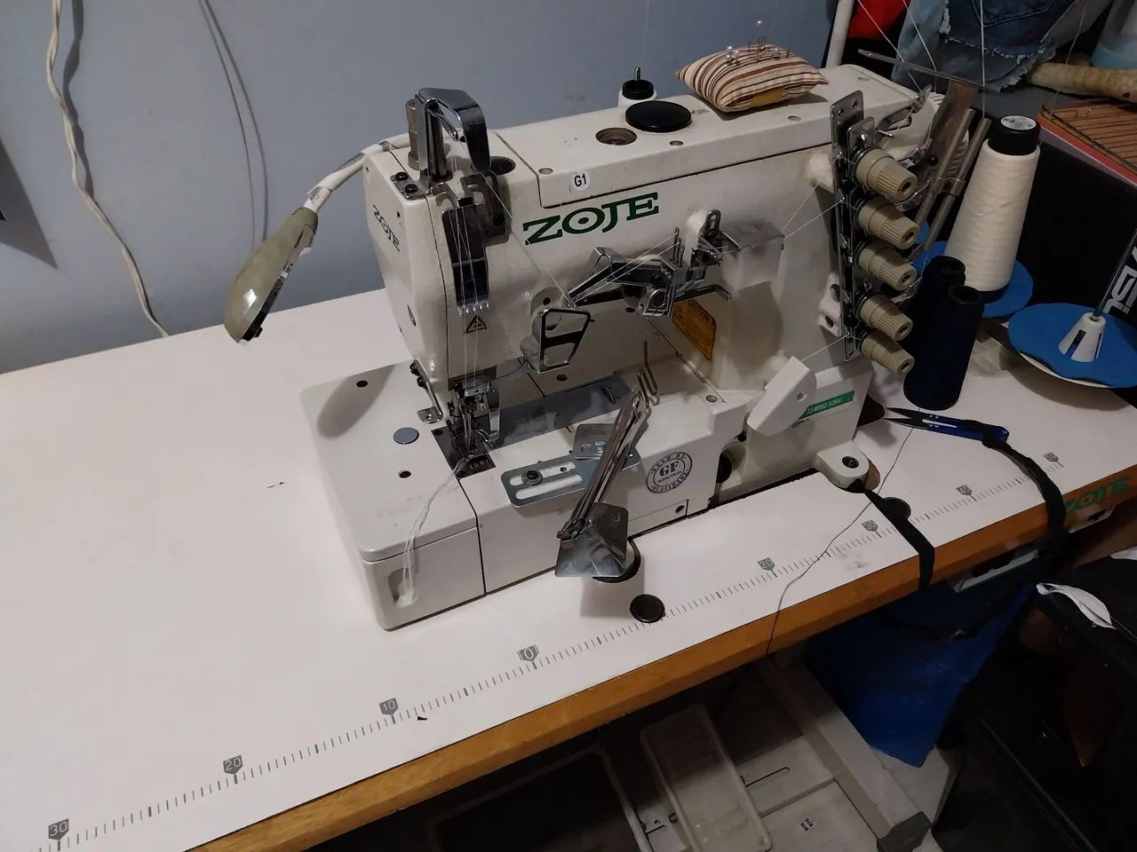 Maquina galoneira industrial 5 fios zoje - Foto 4