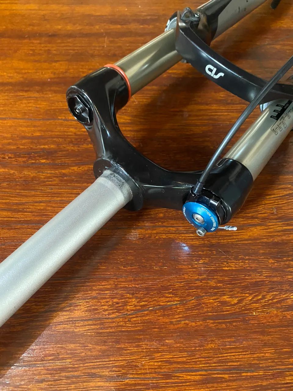 Suspensão Rock Shox Sid Aro 29 não Boost - Foto 5