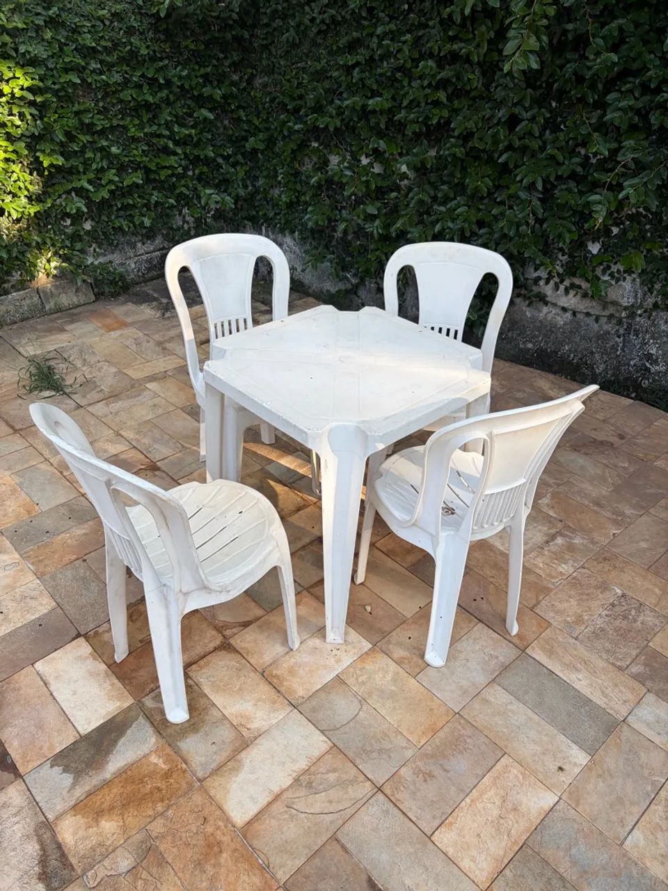 Kit mesa e cadeira de plastico 