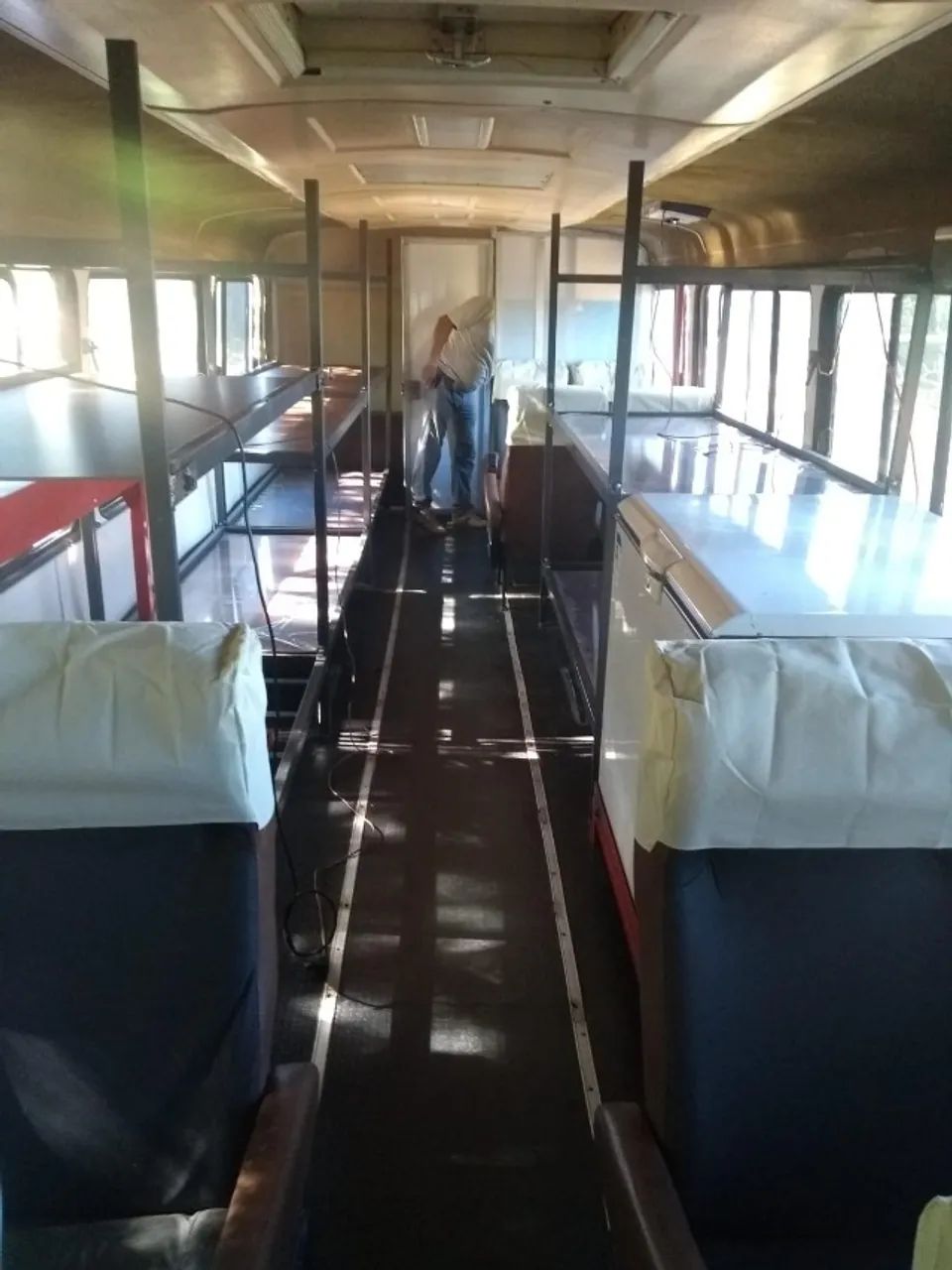 Ônibus adaptado para pesca, lazer ou trabalho. - Foto 3