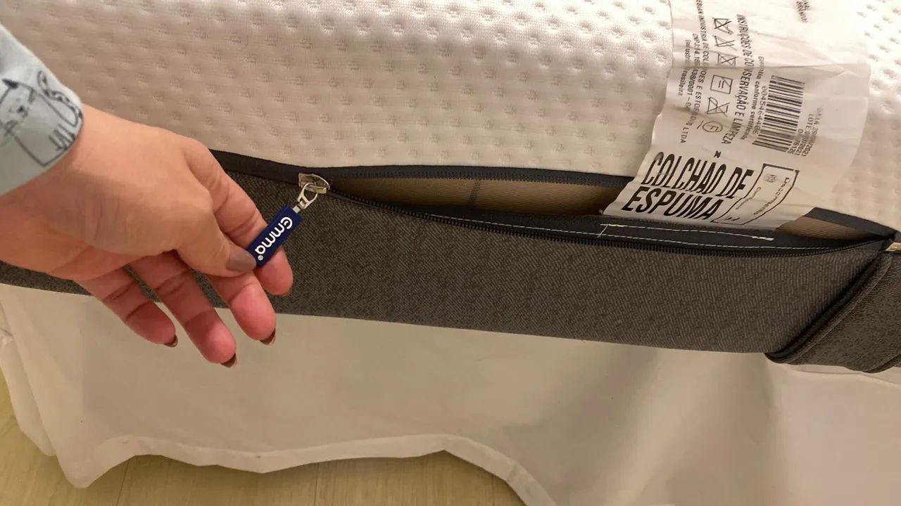 Vendo cama + colchão Emma Original valor de 2600,00 WhatsApp *