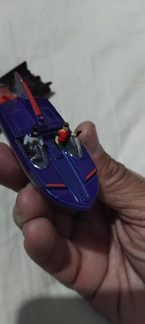 Miniaturas batmovel e batlancha com bonecos - Foto 2