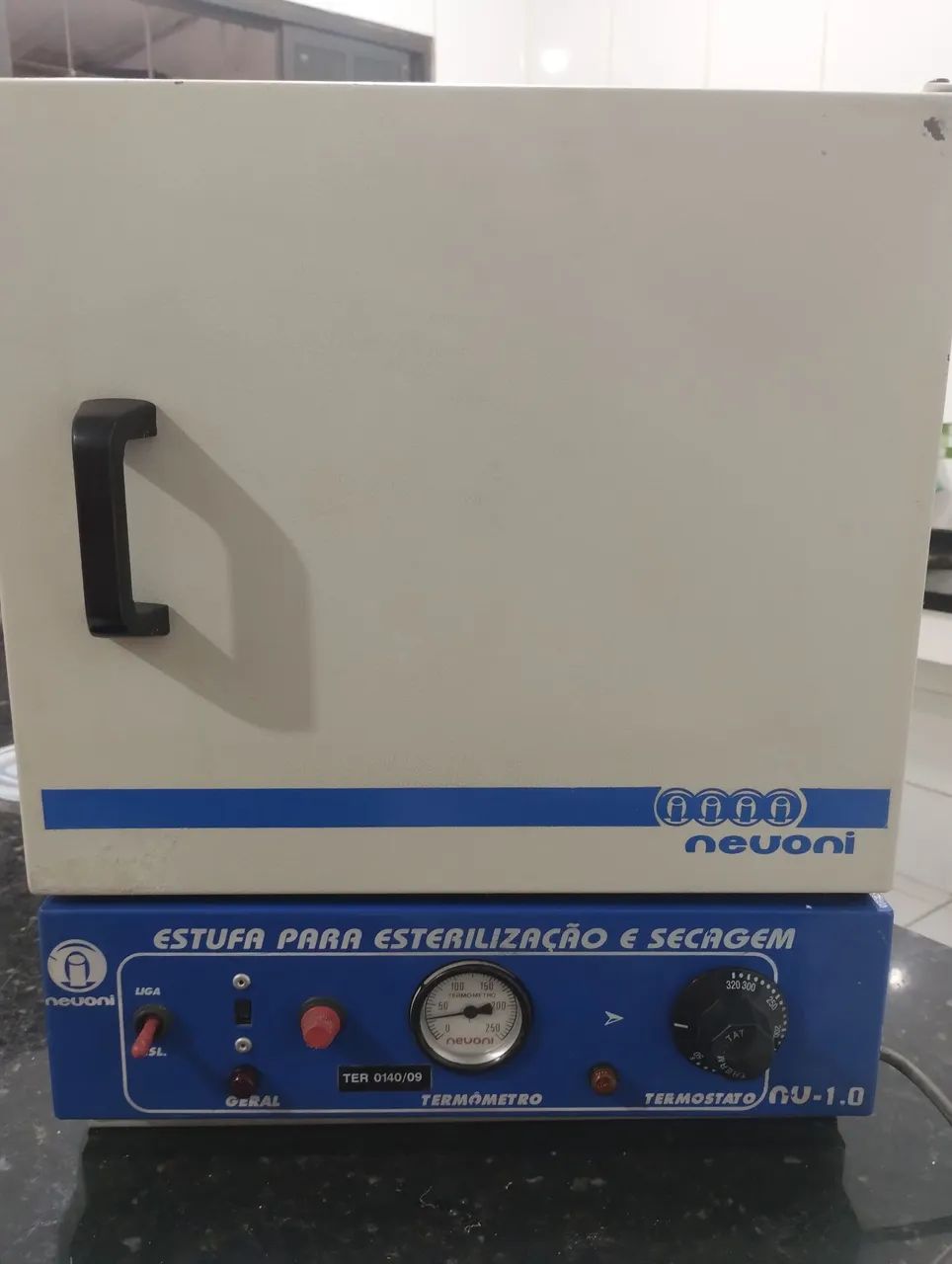 Estufa de esterilização e secagem 