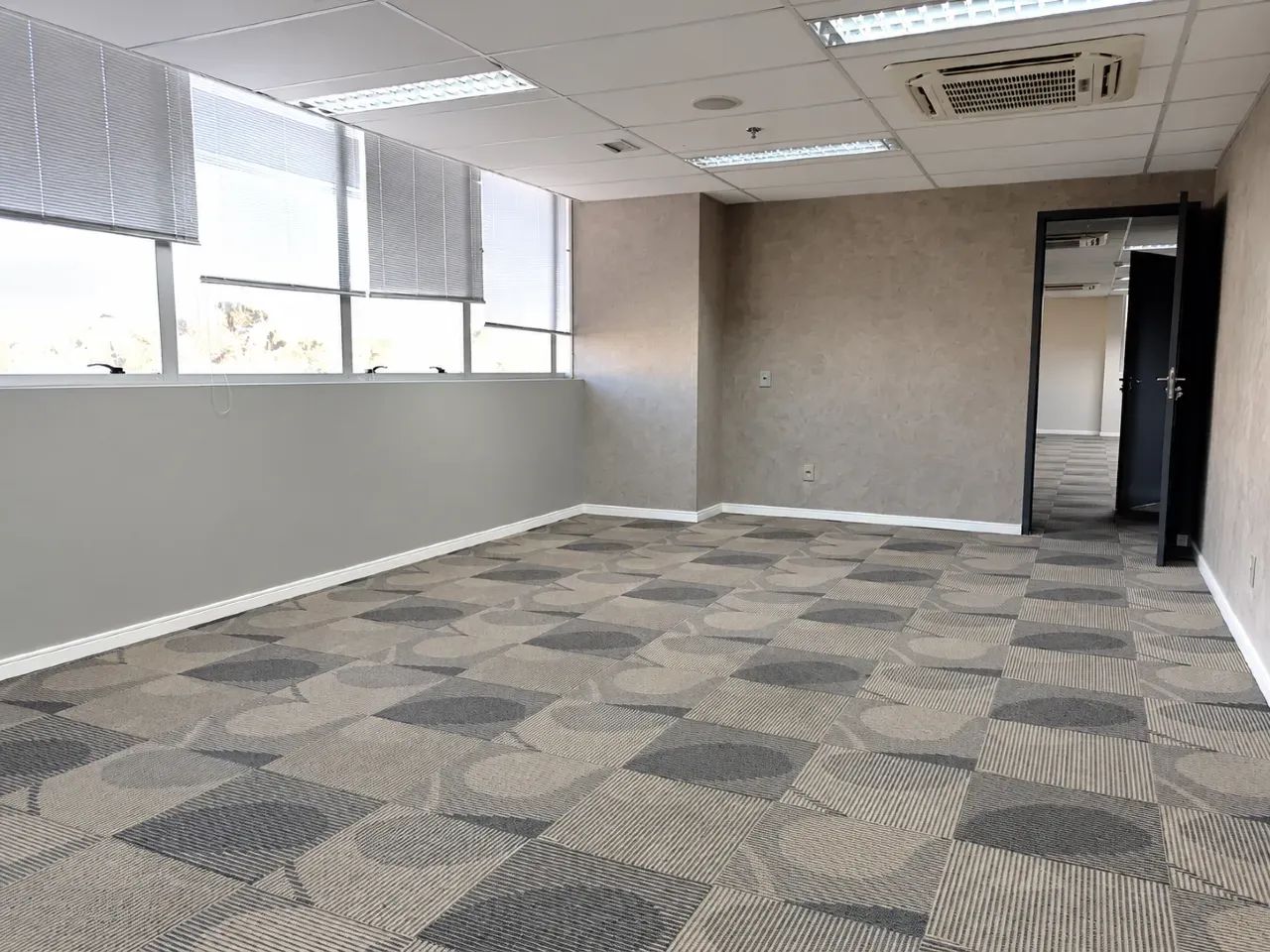 Sala Comercial para alugar no Edifício Century Tower no Santa Lúcia, em Belo Horizonte/MG. - Foto 3