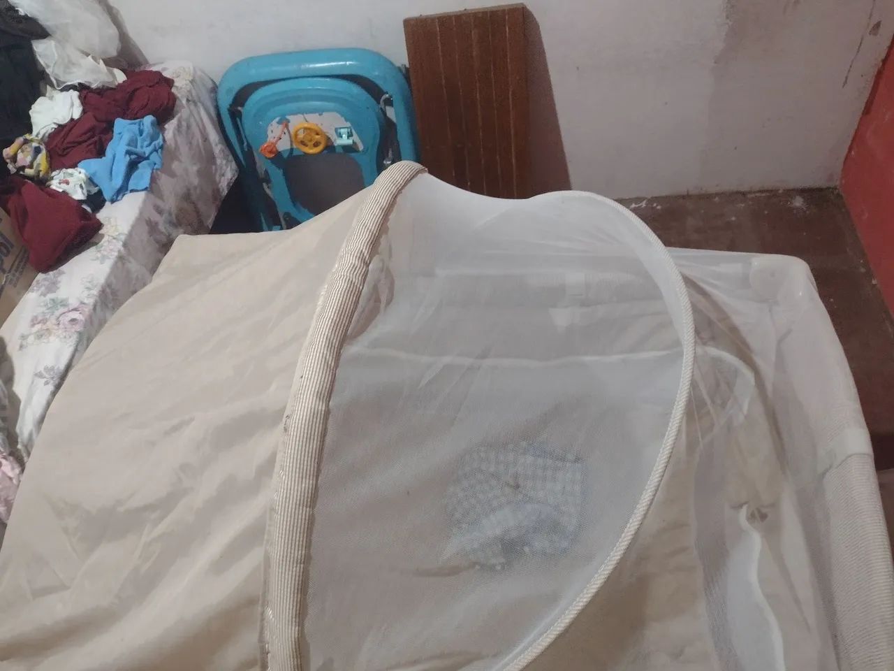 Berço e chiqueiro para vender