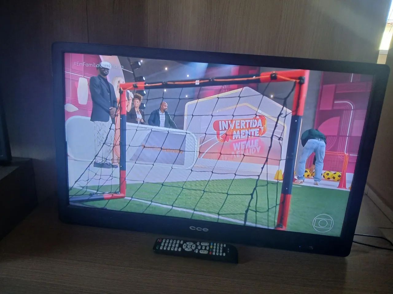 TV 32 CCE LCD  - Foto 2
