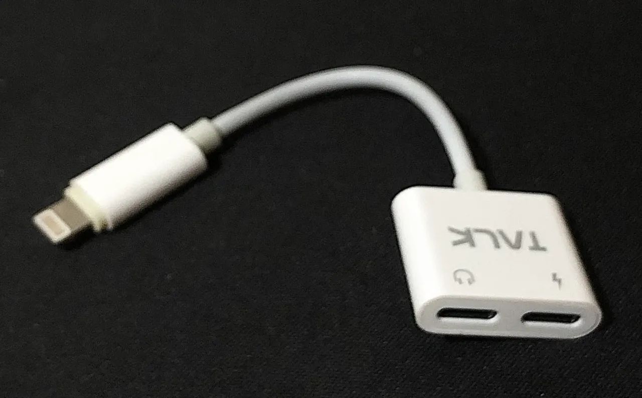 Adaptador Duplo Lightning Talk - Carga e Áudio Simultâneos