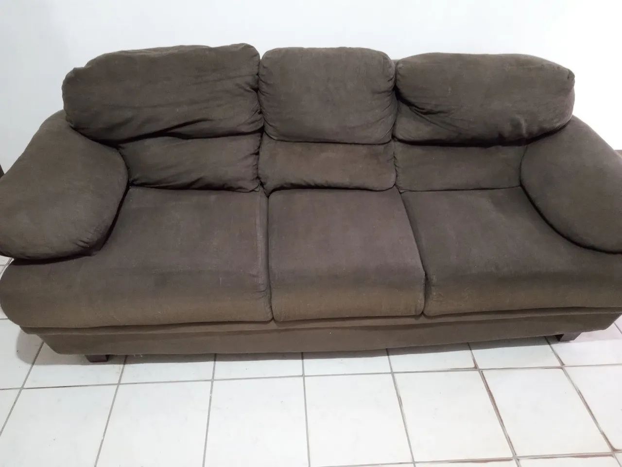 Sofá de 3 lugares em Suede marrom