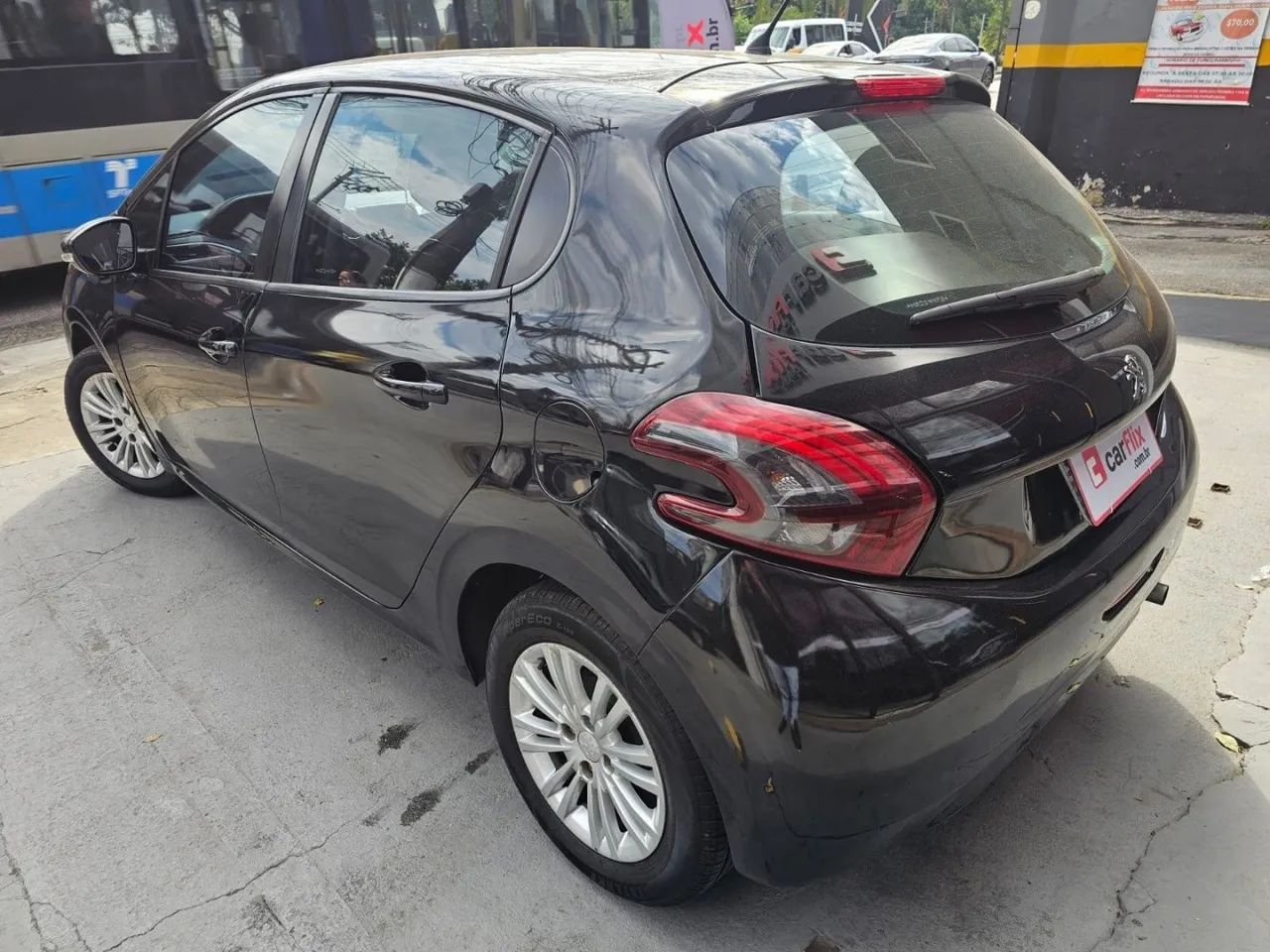 Peugeot 208 Active Pack 1.2 Flex 12V 5P Mec. 2017 - Foto 2