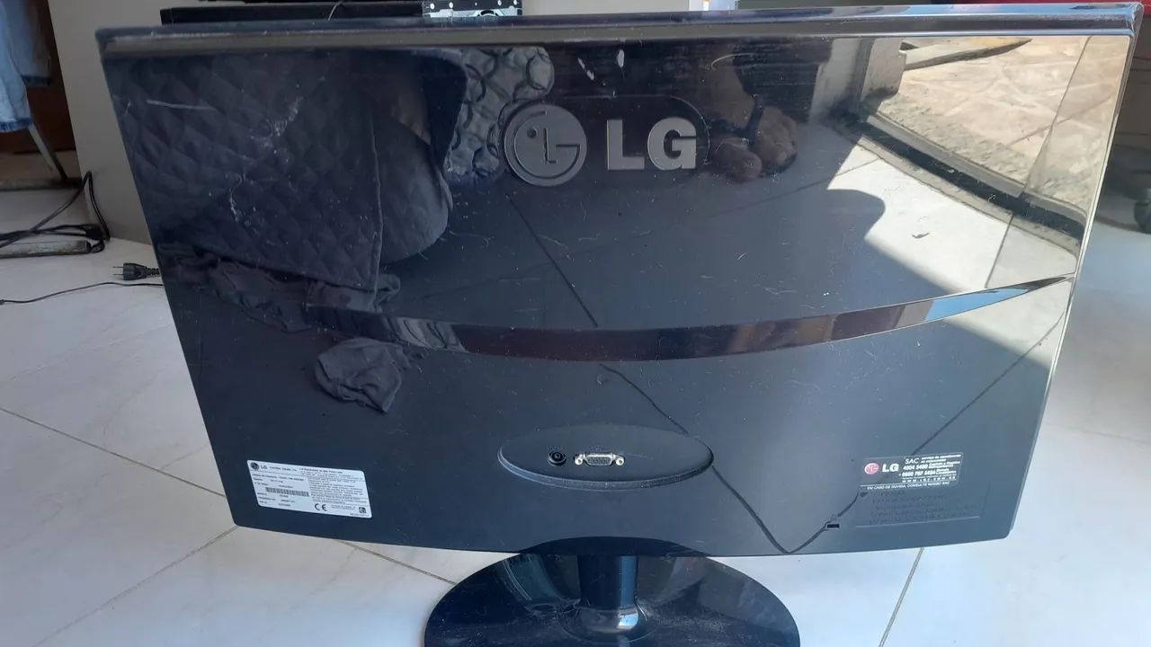 Monitor LG 21 Polegadas (vem com os cabos) - Foto 3