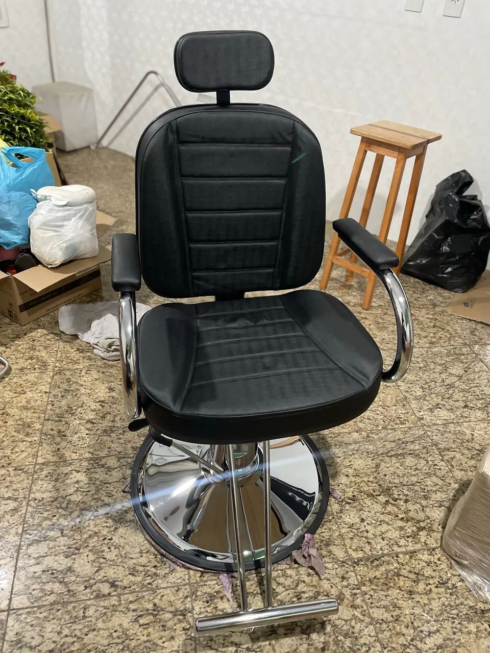 2 CADEIRA DE BARBEIRO PROFISSIONAL - PRETA + BASE CROMADA - Foto 4