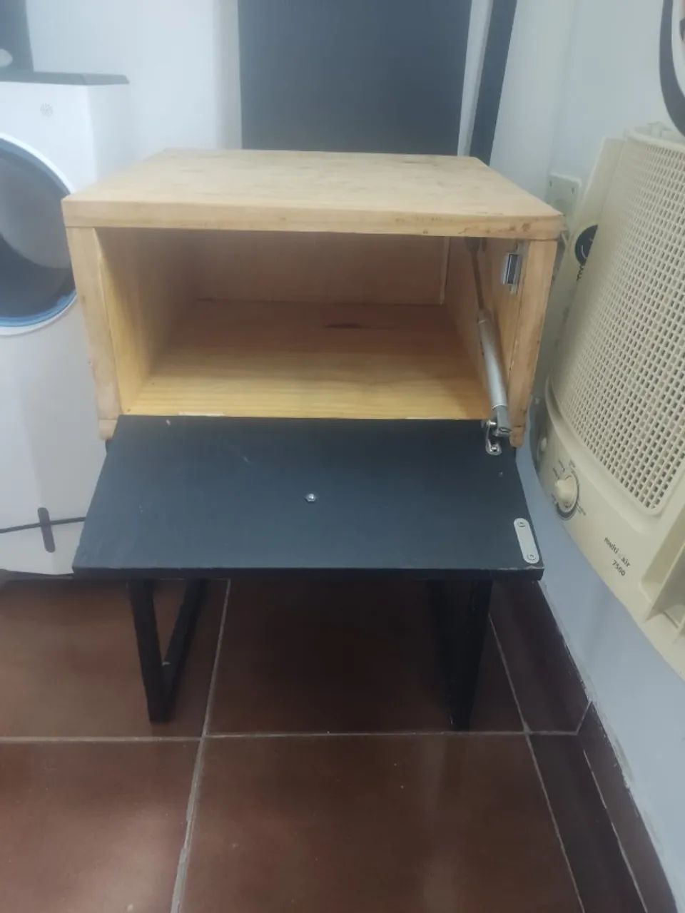 Mesa de cabeceira industrial com gaveta e puxador. - Foto 2
